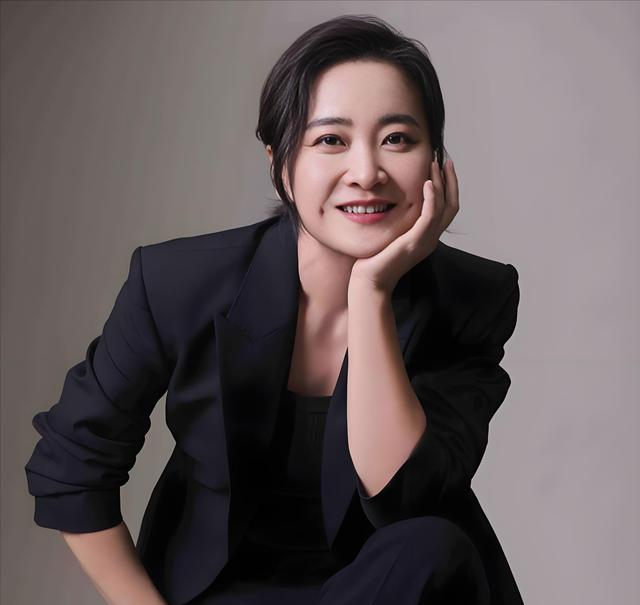 钱赚够了不装了？退出春晚销声匿迹的贾玲，如今下场令人唏嘘