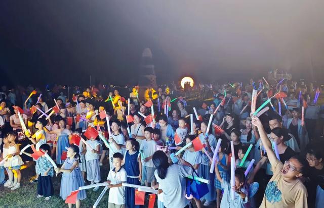 夜鹰潭，新活力！特色业态点亮假期，夜经济绽放绚丽光彩【全球学子嘉游赣 奇绝鹰潭逍遥游】