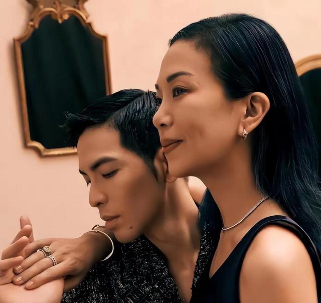钱再多有什么用？结婚才2年，萧敬腾就尝到了“老妻少夫”的难题