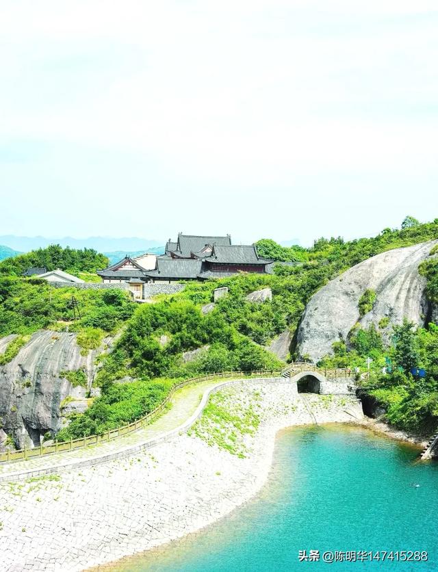 方山晚秋:山海间的晨光与岁月温柔