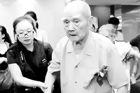 72岁台湾老兵回大陆探亲，酒醉后失言令女儿大惊：您是共产党员？图片