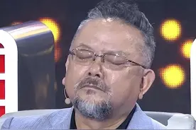 60岁有儿子的王刚，本以为可以安度晚年，但如今的情况却让人感叹图片