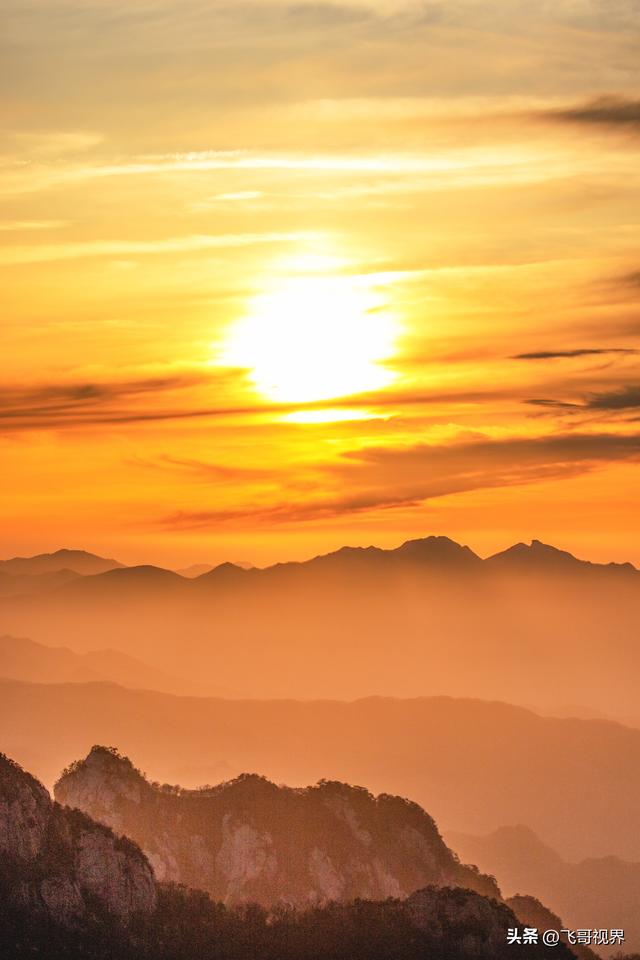 那一刻，金顶披霞