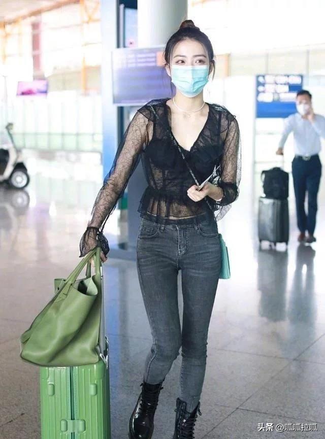 别眨眼！女星穿紧身牛仔裤狂炫身材，细腰翘臀的暴击谁顶得住