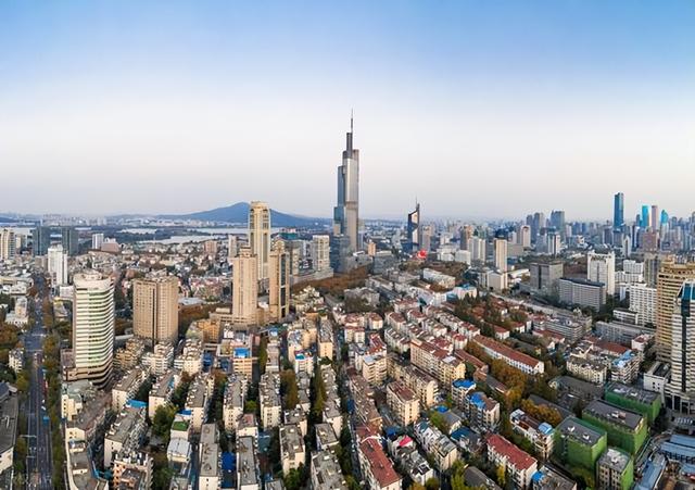 刚从南京回来，毫不客气说，南京是省会中，城建最好最霸气的城市