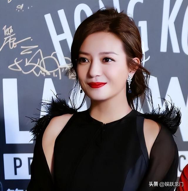 小燕子安好！赵薇封杀4年近况曝光，同名制片人病逝闹乌龙事件！