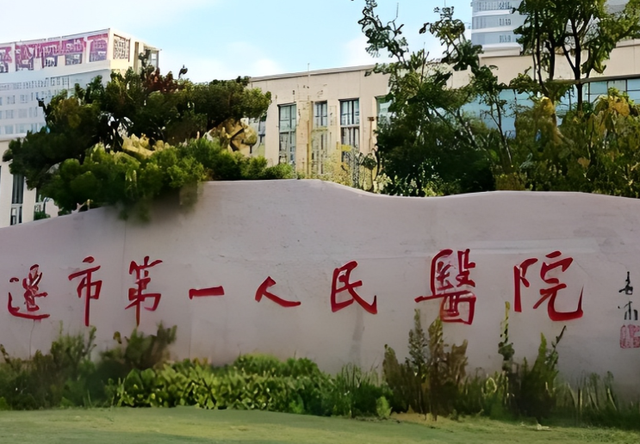 刘强东的两个妹妹：一个已经去世	，一个有钱有颜，陪在父母身边