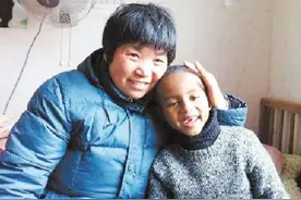 13年前黑人富商把儿子抛弃，被浙江奶奶收养，如今黑人小孩怎样了图片