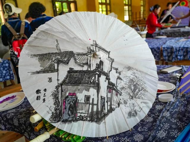 在黟县醉美的秋景里，开启一场非遗体验之旅