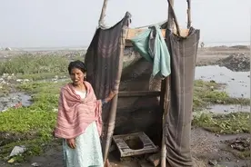 印度：我们家家有电视，中国有吗？外国网友：他们有厕所，你们呢图片