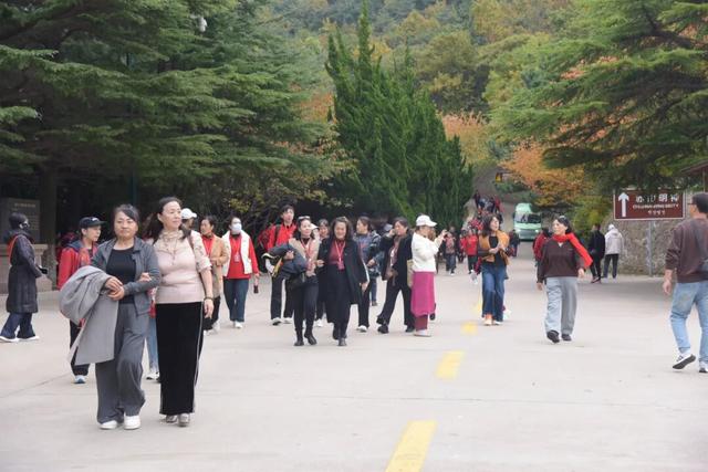 4000人大型旅游团队共赴石岛秋日之约