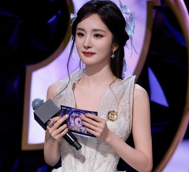 离婚7年，39岁杨幂高调宣布喜讯，没给前夫刘恺威留一丝体面！