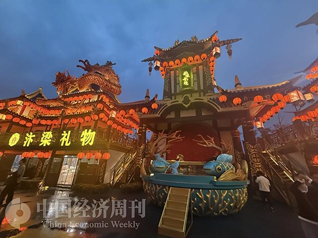 实地探访｜万岁山武侠城百元门票何以换来6亿收入