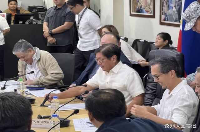 局势已恶化	，菲国61个市镇大断电，忙着反华的马科斯，被要求下台