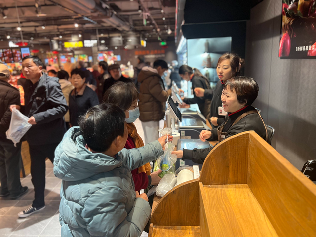三大超市上半年营收对比：永辉240亿，沃尔玛897亿，胖东来多少？