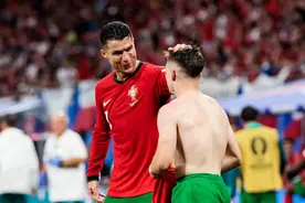 见证队友之子欧洲杯首秀绝杀！20年后，小小罗还在追赶岁月的脚步图片