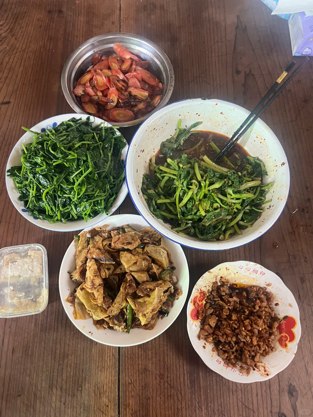 新发现一个宝藏地！5元斋饭，20元包吃住，成都市区这个寺庙值得