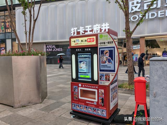 从中国美术馆出来，钻胡同，一路逛到王府井大街