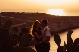 接吻可是个技术活儿！教你十个绝活儿，不只是亲嘴那么简单！图片