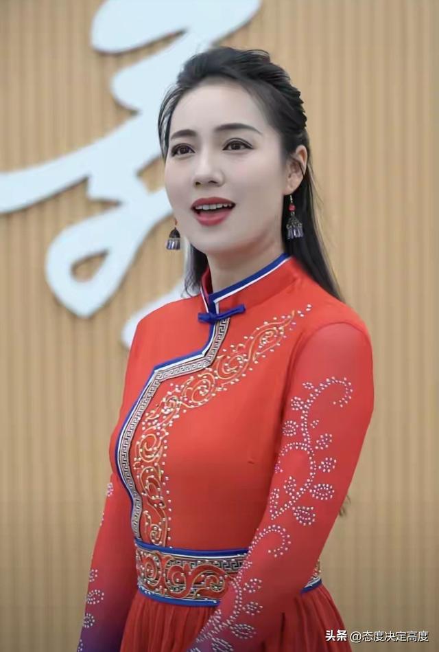 哇塞，她这天然美太绝了，高雅又自然，满满的中国美！