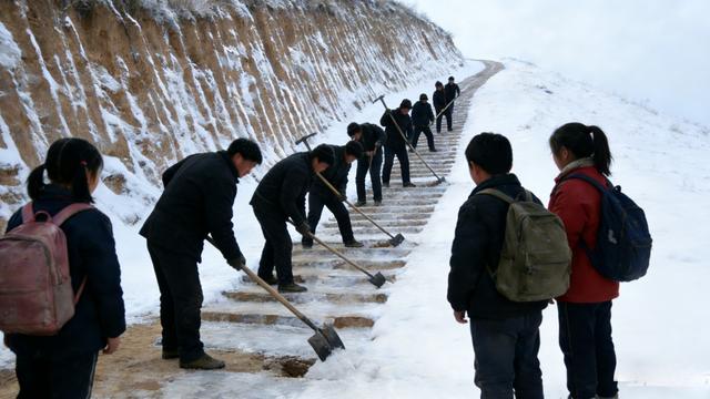 雪路求学，暖阶相伴