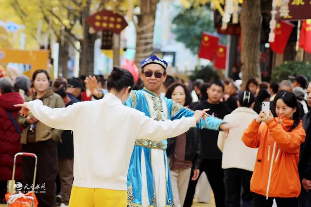 【图看黄金大道】金色长廊映秦州，天水“黄金大道”引客来！