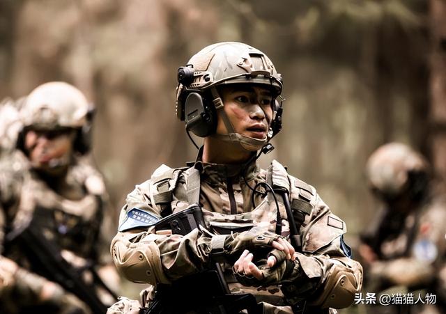 他身高1.5米却破格入伍，2秒放倒彪型大汉，连吴京都怕他三分！