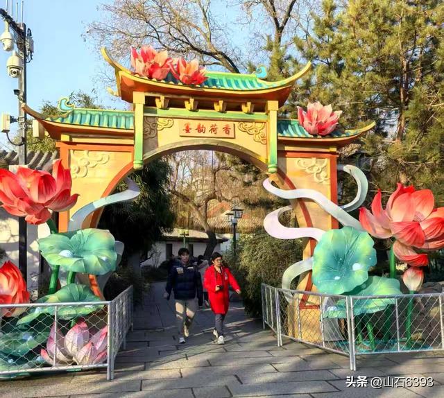 新华社原军事记者陶俊峰泉城美拍——筹备中的迎春花灯