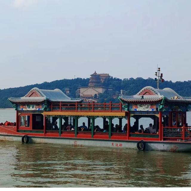 我是上海人，去北京颐和园旅游建议选工作日避开人挤人