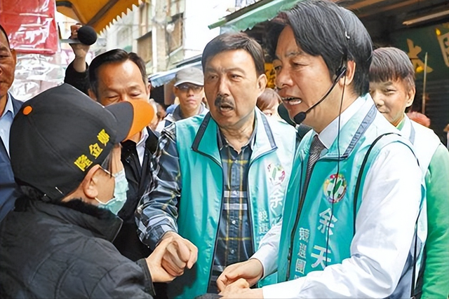 曾是一代歌王，后来成人尽皆知的台独份子，如今赔光家产下场凄凉