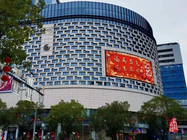 在城市中轴，漫步千年繁华，邂逅人间烟火！