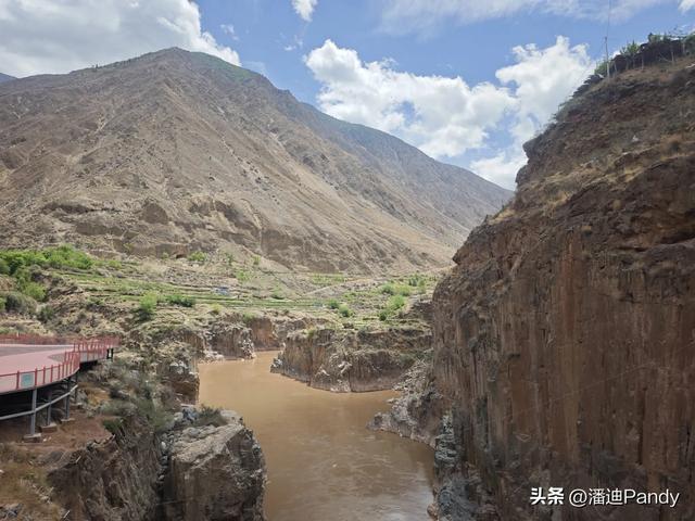 318川藏线途经的11个小城,各有什么特色?