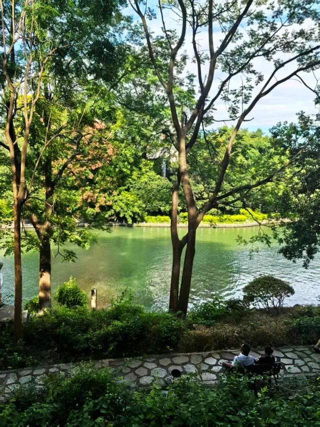 桂林：登峰尽赏满城秋！