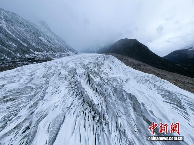 探访西藏嘉黎县依嘎冰川：尽显高原壮美