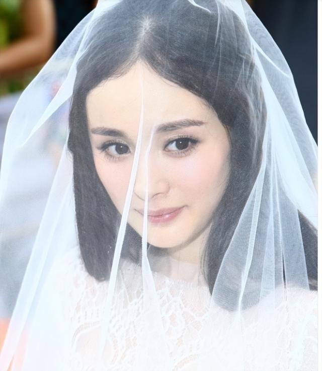 离婚7年，39岁杨幂高调宣布喜讯，没给前夫刘恺威留一丝体面！