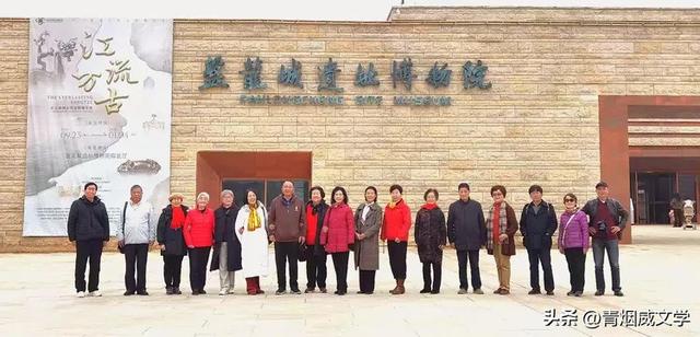 盘龙悠远银杏黄 水中学友情谊长