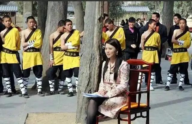 李湘不忍了！公开坦白和释永信的真实关系，亲吻照终于真相大白