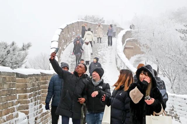 老外涌入中国？中国游火出圈了！这股入境潮的背后，信号极其强烈