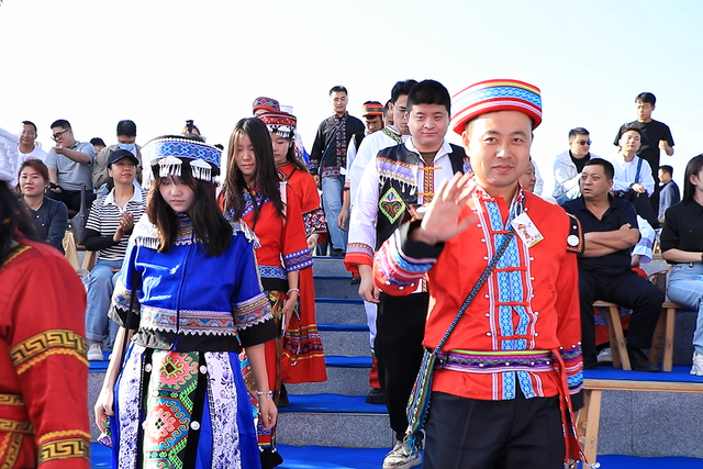 最炫民族风·青年潮玩局 | 第三届大型沉浸式互动交友狂欢夜浪漫启幕