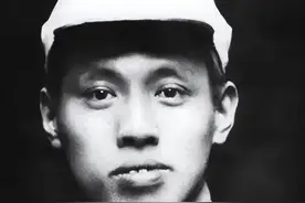 他误杀上级，很多人要求杀他，毛主席救了他，多年后他成开国上将图片