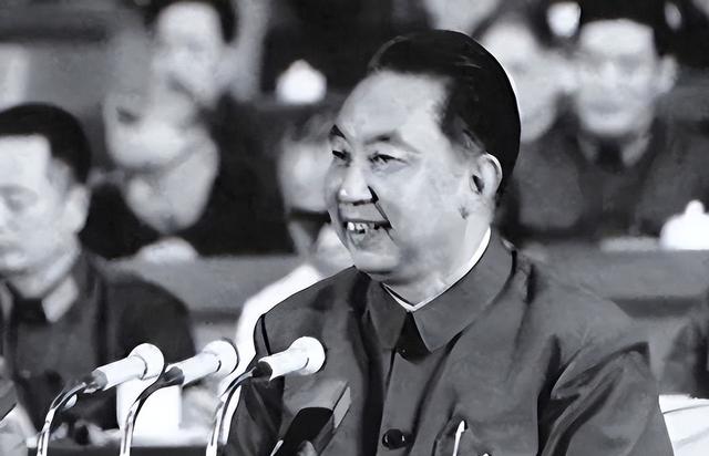 叶剑英为毛主席守灵时，假借见外宾突然离开，私下和一人秘密见面