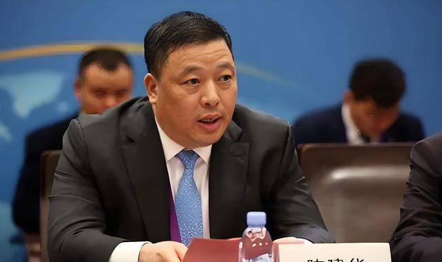 一张榜单炸出的“幽灵学霸”！只有“大考”才露面的恒力集团