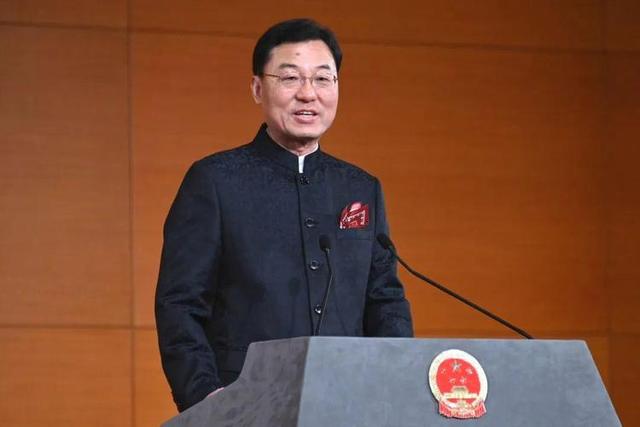 特朗普：只要我在任，无人敢收台，话音刚落，中方划下4条红线