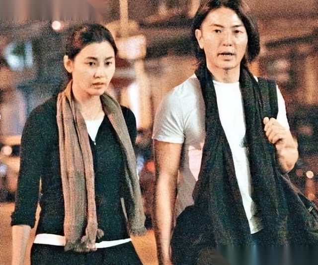 17岁拍三级，30岁被出轨，38岁嫁大佬，如今50岁没孩子还被宠成宝