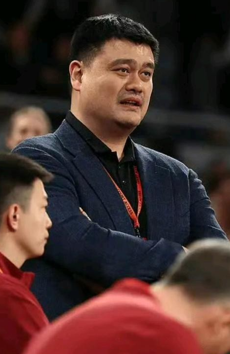 4亿换一个梦，“辞职”篮协主席的姚明，已经走上了另一条路