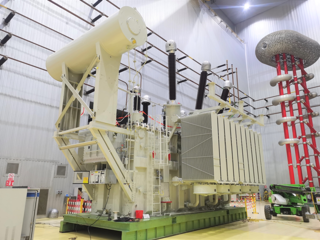 马斯克预言成真！中国变压器出口暴涨，欧美高价求购仍一货难求