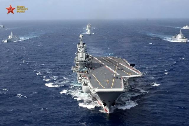 12架日机模拟打击辽宁舰，虚晃一圈不敢靠近，该庆幸这不是实战