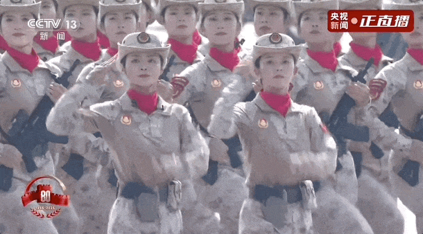 九三阅兵后李依潼火了！女兵领队神似周涛，身份曝光，果然不一般