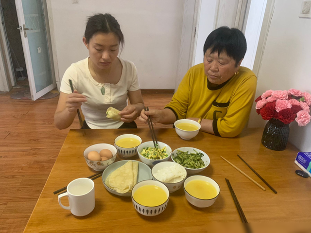 婆媳2人的早餐，晒朋友圈火了，网友：这才是家常饭该有的样子！