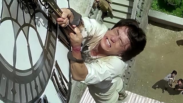 官媒对成龙的称呼变了，三字之差释放强烈信号	，王晶的话有人信了